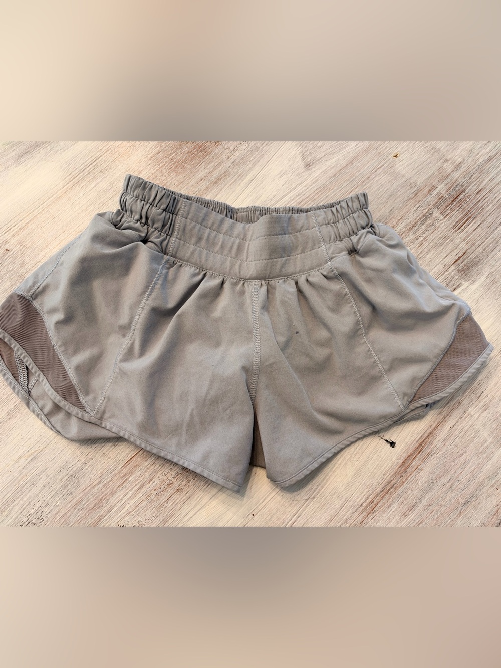 Lululemon Hotty Hot 2.5” Gray Running Shorts Size 0